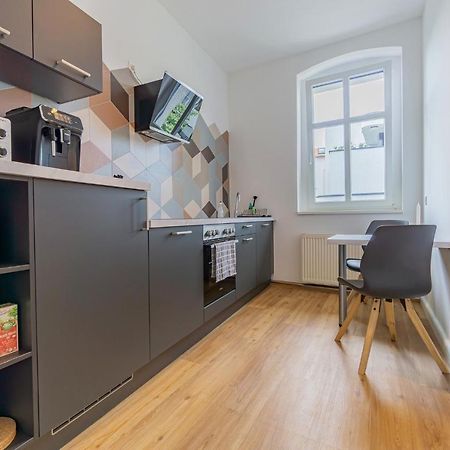 Modernes Apartment - Zentral, Ruhig, Wlan, Netflix, Kueche, Schreibtisch, Parkplatz, Waschtrockner Cottbus Extérieur photo