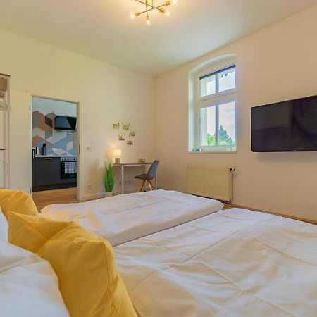 Modernes Apartment - Zentral, Ruhig, Wlan, Netflix, Kueche, Schreibtisch, Parkplatz, Waschtrockner Cottbus Extérieur photo