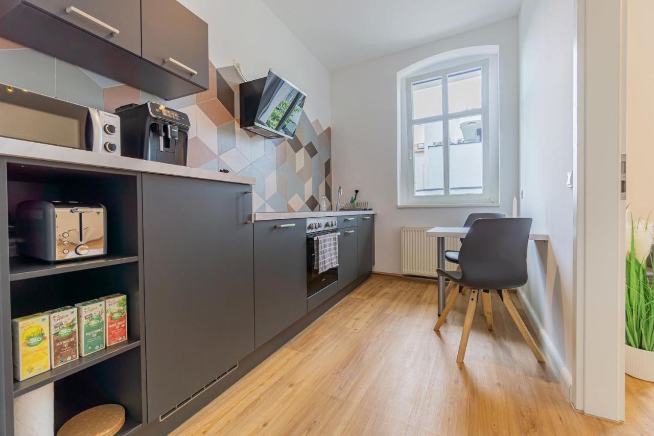 Modernes Apartment - Zentral, Ruhig, Wlan, Netflix, Kueche, Schreibtisch, Parkplatz, Waschtrockner Cottbus Extérieur photo