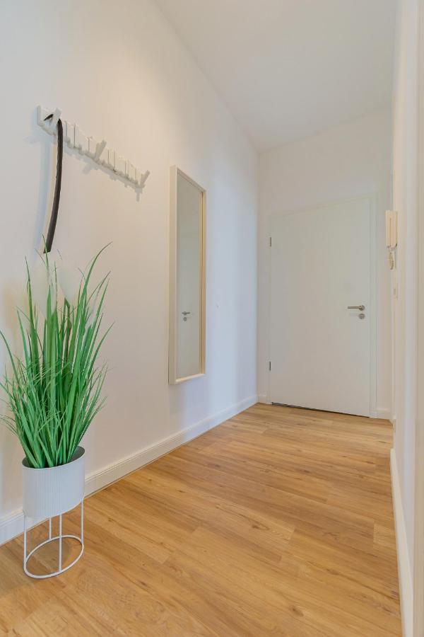 Modernes Apartment - Zentral, Ruhig, Wlan, Netflix, Kueche, Schreibtisch, Parkplatz, Waschtrockner Cottbus Extérieur photo