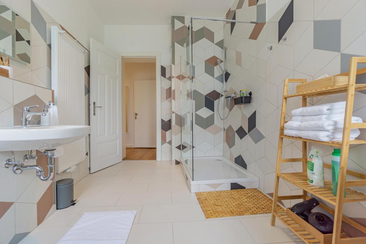 Modernes Apartment - Zentral, Ruhig, Wlan, Netflix, Kueche, Schreibtisch, Parkplatz, Waschtrockner Cottbus Extérieur photo