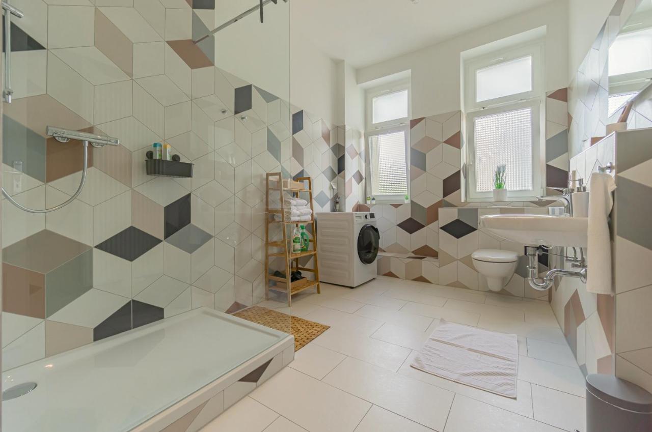 Modernes Apartment - Zentral, Ruhig, Wlan, Netflix, Kueche, Schreibtisch, Parkplatz, Waschtrockner Cottbus Extérieur photo