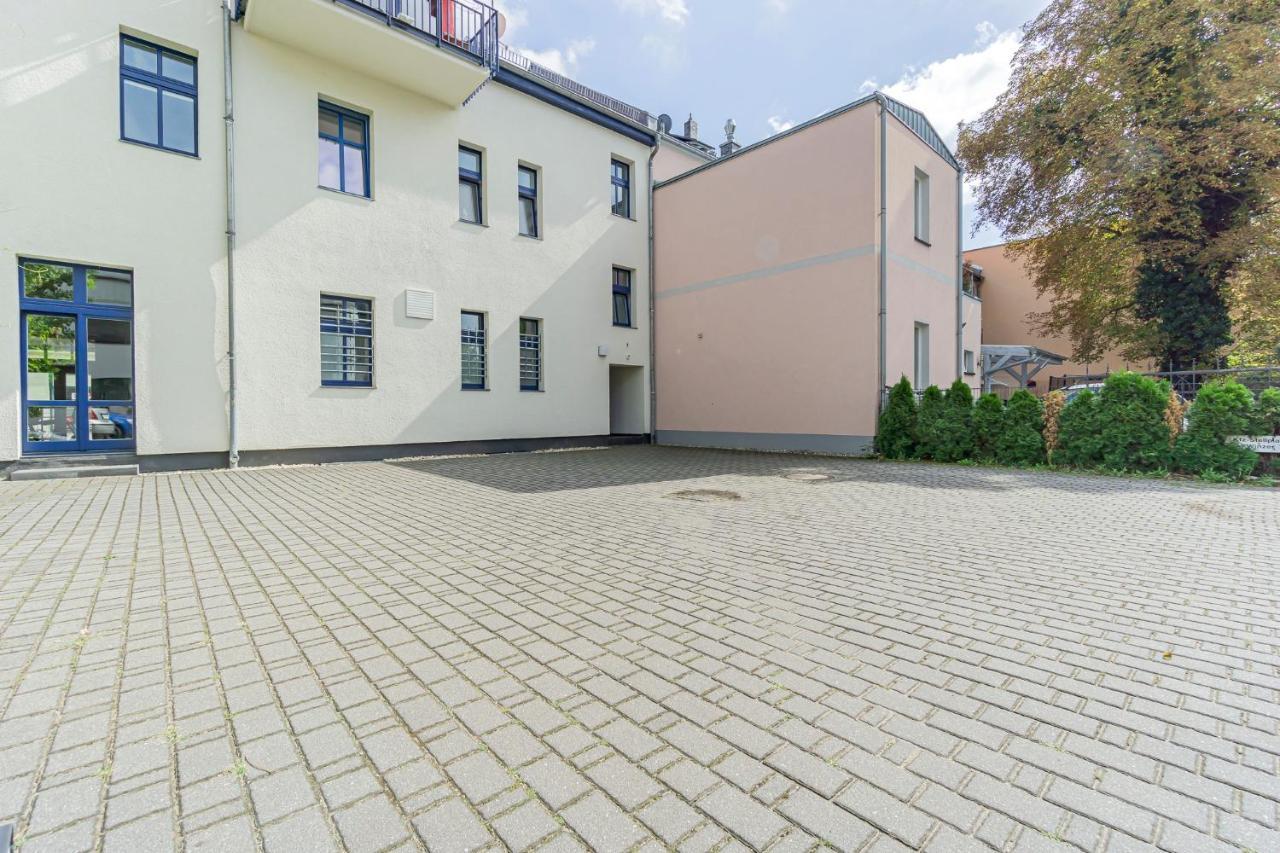 Modernes Apartment - Zentral, Ruhig, Wlan, Netflix, Kueche, Schreibtisch, Parkplatz, Waschtrockner Cottbus Extérieur photo